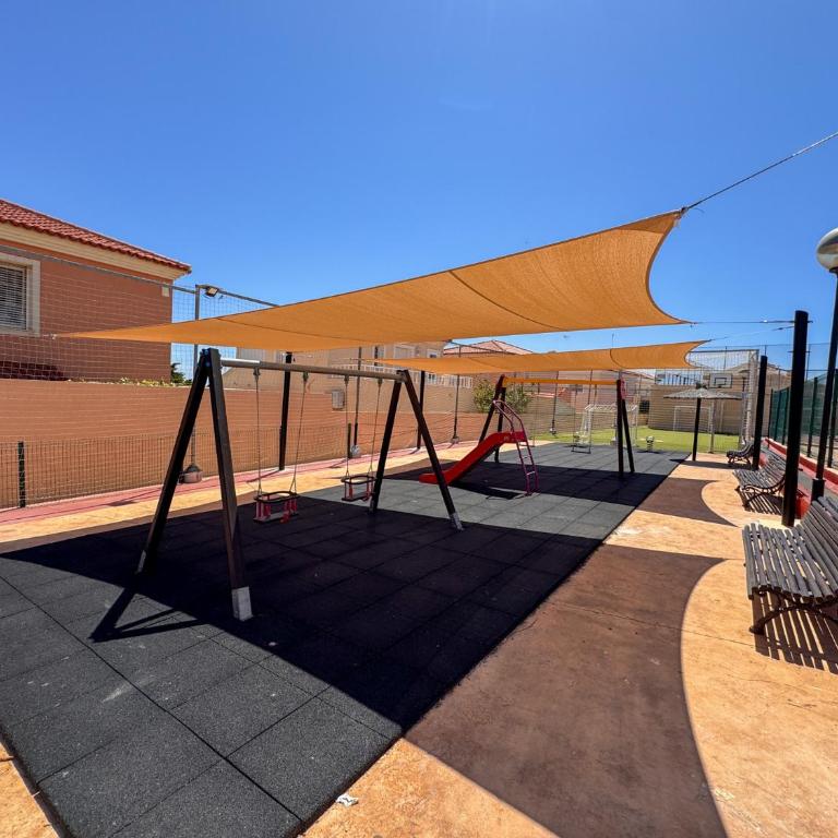 Arena Marina - Pool and relaxation near the airport - Three-Bedroom Apartment - 85