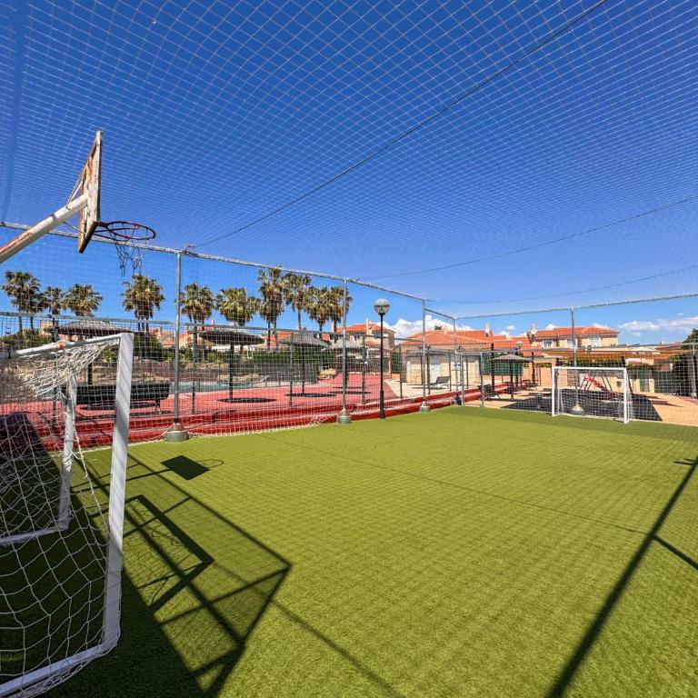 Arena Marina - Pool and relaxation near the airport - Three-Bedroom Apartment - 92