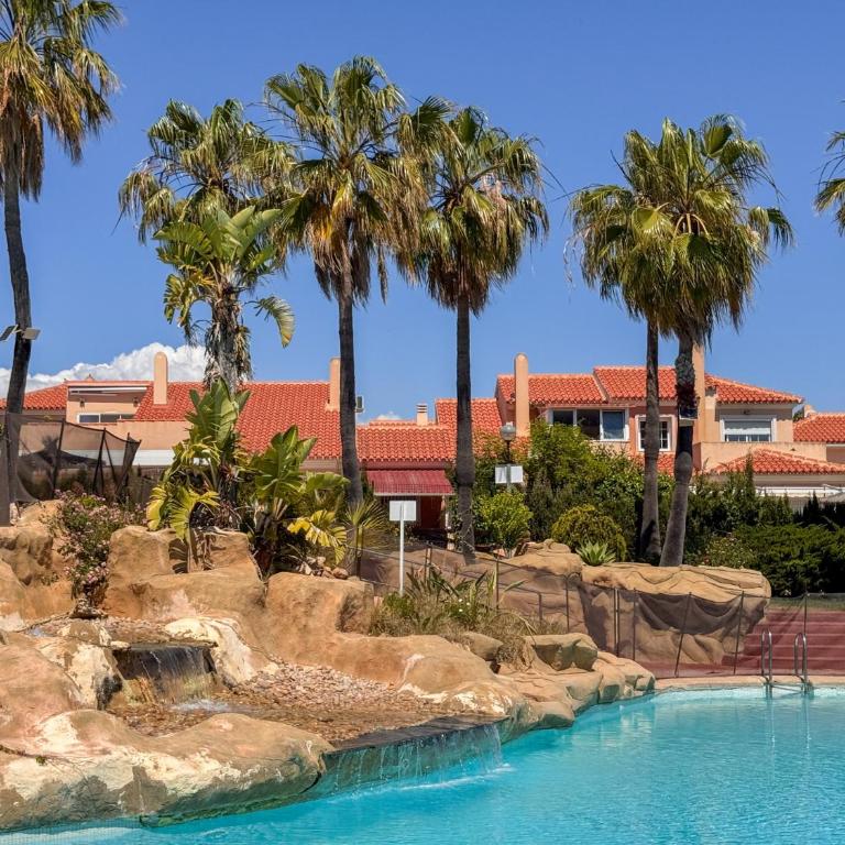 Arena Marina - Pool and relaxation near the airport - Three-Bedroom Apartment - 93