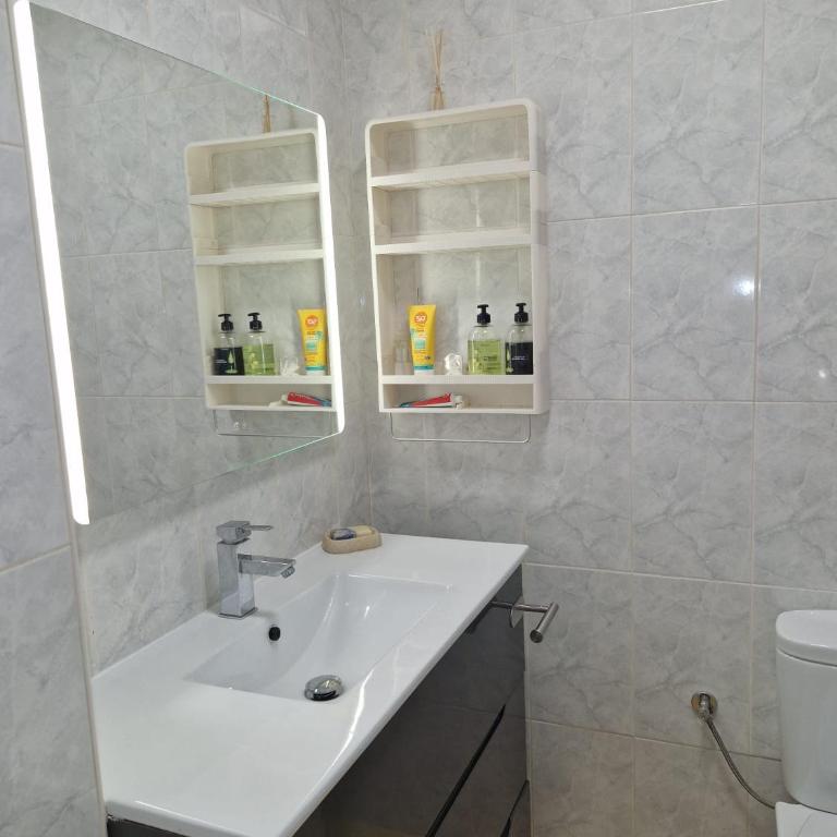 Vistas panorámicas al mar, a 300 metros de la playa - Apartamento de 1 dormitorio - 5