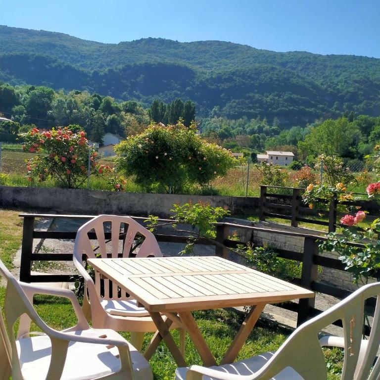 Studio L'Hosting Noix - Studio - Vue sur Montagne - 9
