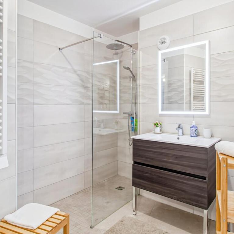 Sun Paradise -Stylish Flat-Rooftop Pool Access-Monaco View - Appartement 2 Chambres avec Balcon et Vue sur la Mer - 18