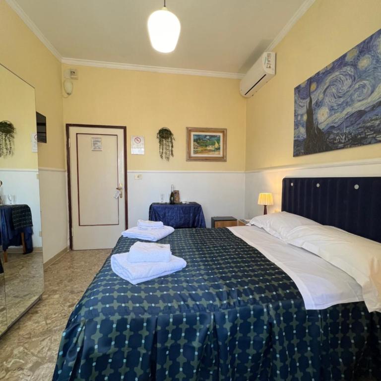 Souvenir Maya - Superior Double Room with Shared Bathroom - 16