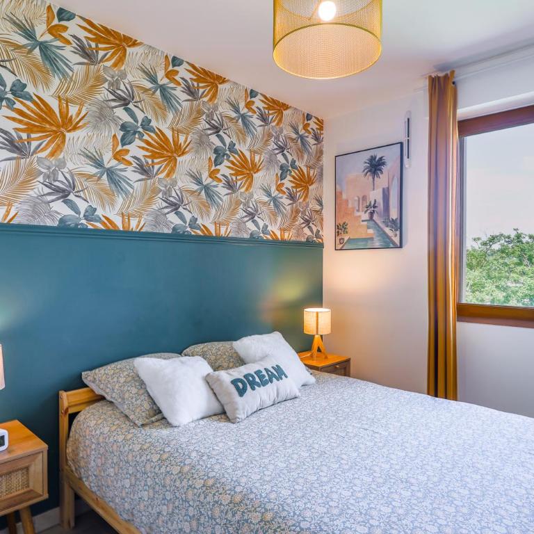 LE PETIT SÉSAME appartement 70m2 avec terrasse et jacuzzi cosy idéal groupe, capacité 6 personnes , 2 chambres,canapé lit, proche Stade De France, Wifi Parking privé très bon rapport qualité prix - Two-Bedroom Apartment - 14