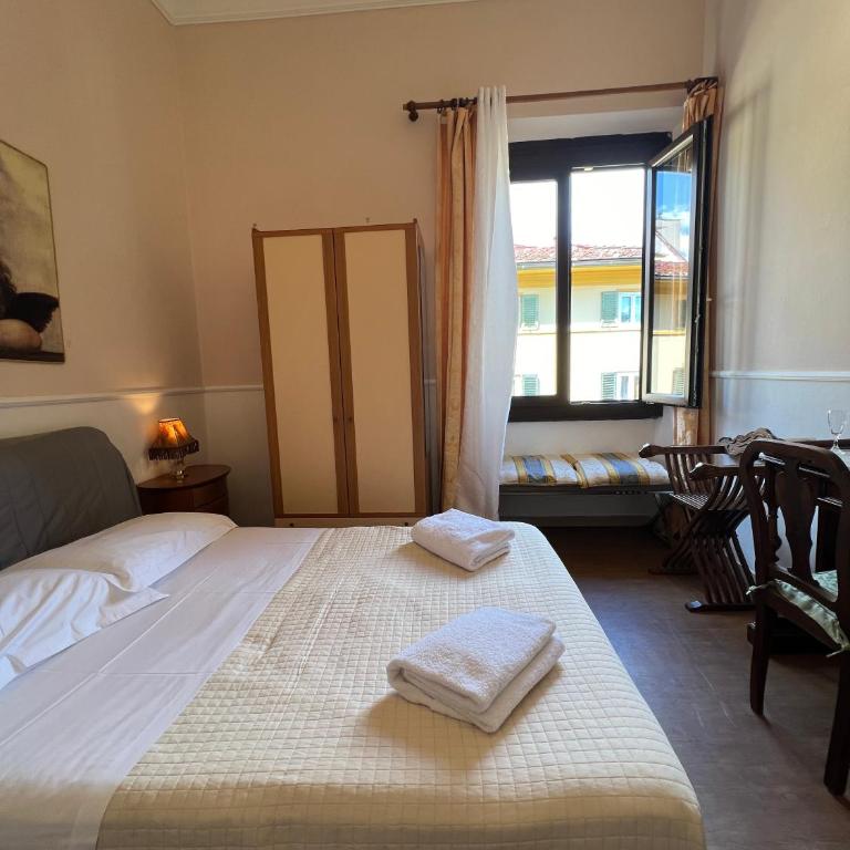 Souvenir Maya - Double Room with Shared Bathroom - 11