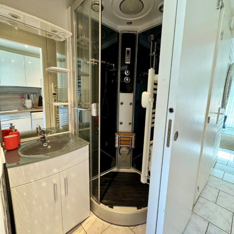 Studio Plein sud - 3 pers - Agde - Terrasse - Barbecue - Clim - Parking -Histoire de clés - Appartement 1 Chambre - 6