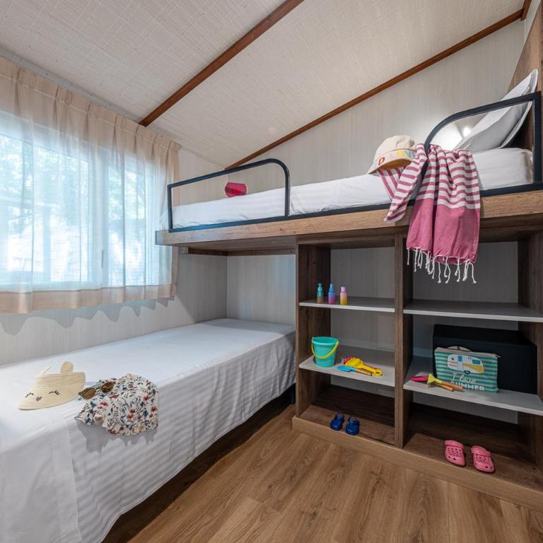 La Siesta Salou Resort & Camping - Two-Bedroom Bungalow with Bed Bunk - 2