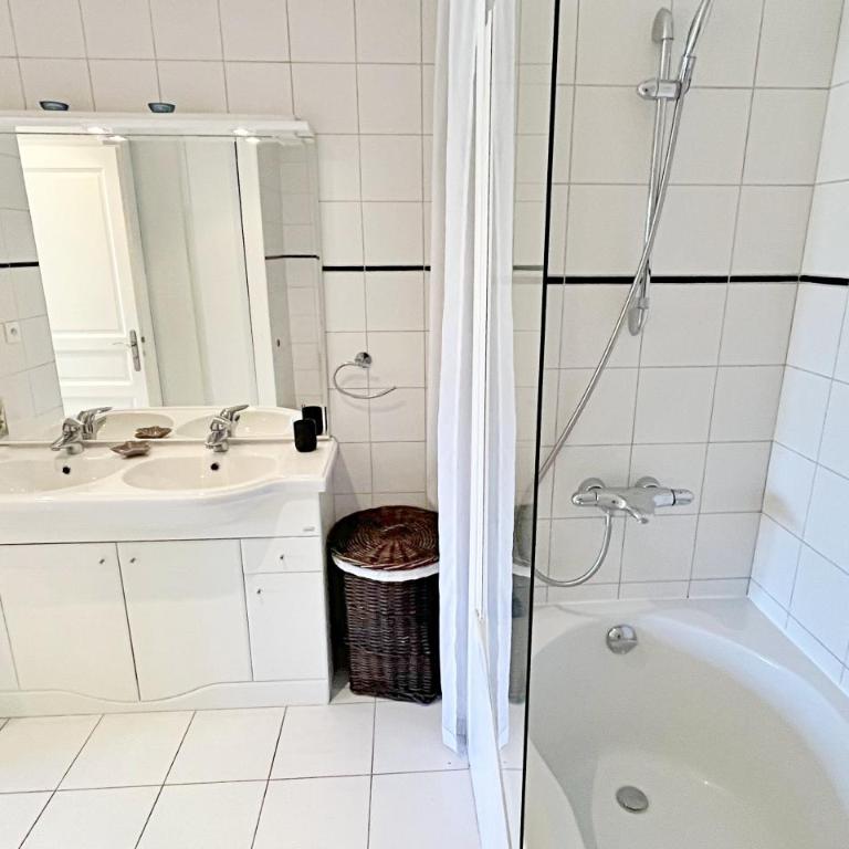 Villa Sasso Forte, swimming pool, jacuzzi and private cove - Villa - 11