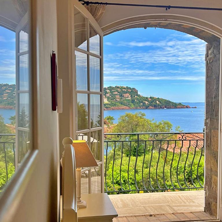 Villa Sasso Forte, swimming pool, jacuzzi and private cove - Villa - 22