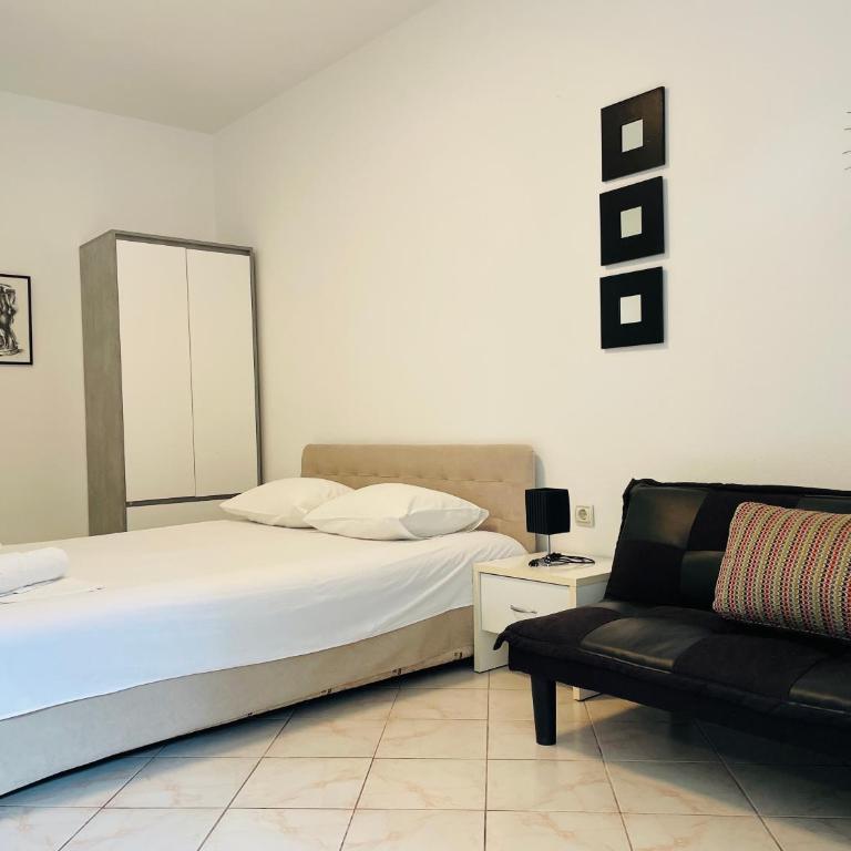 Apartments Stanisic - Studio with Garden View - 12