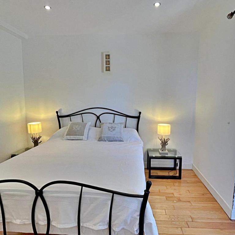 Villa Sasso Forte, swimming pool, jacuzzi and private cove - Villa - 40