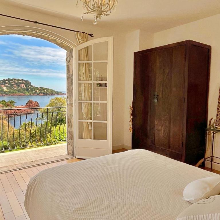 Villa Sasso Forte, swimming pool, jacuzzi and private cove - Villa - 45