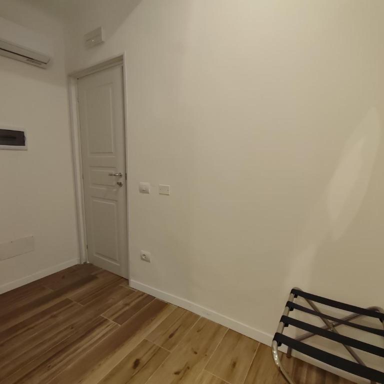 Residenza Maggiore 10 - Affittacamere - Guest House - Double Room with Private Bathroom - 10
