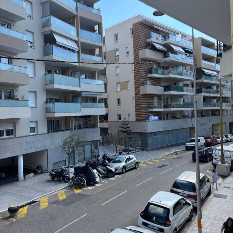 Studio Proche Tram accès Centre Ville Plage - Appartement - 6