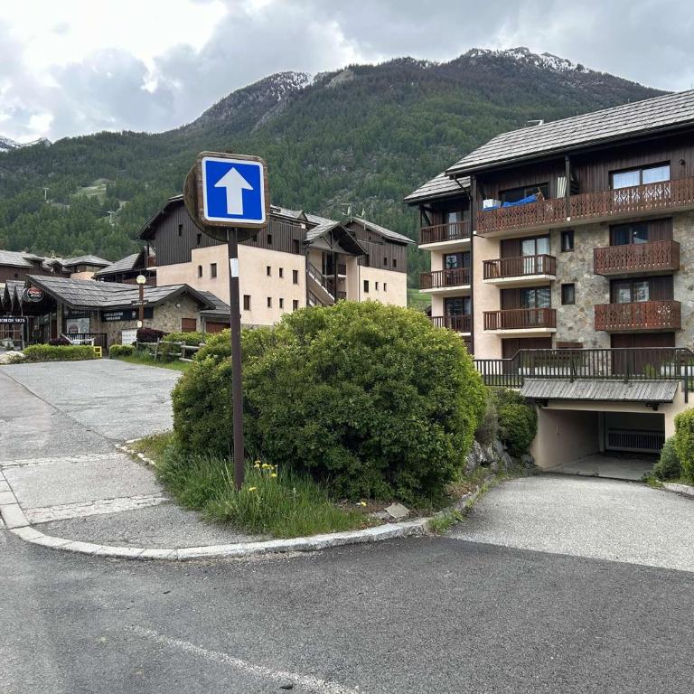 Appartement lumineux 2 pièces 6 pers, proche pistes et commerces - La Salle Les Alpes - Appartement 1 Chambre - 13