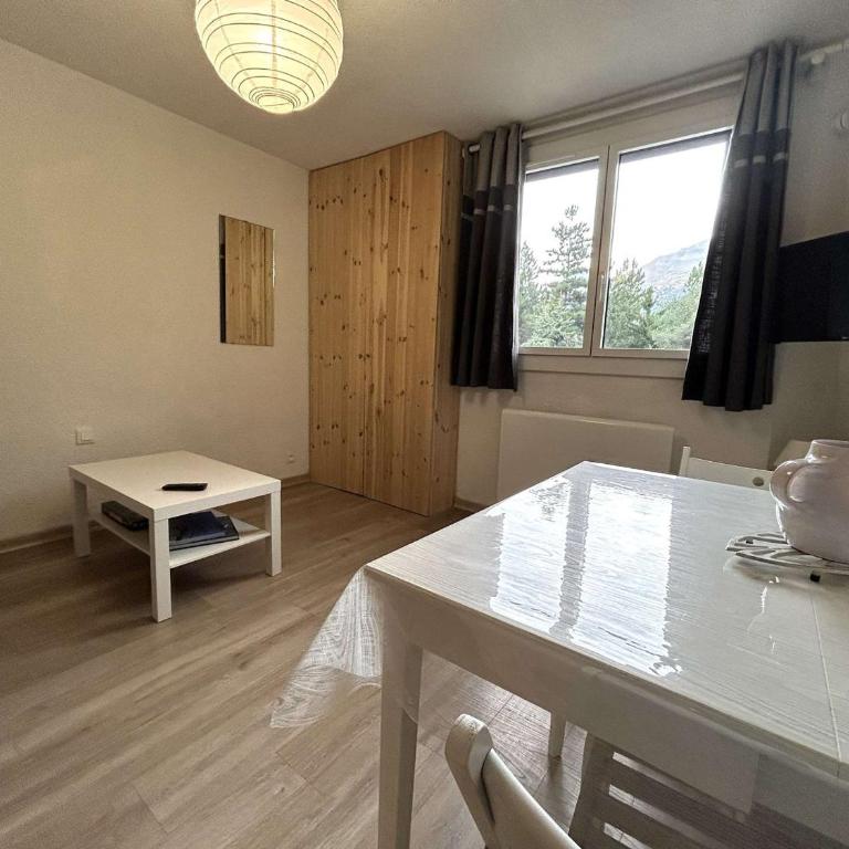 Studio Charmant avec Piscine, Ski au Pied et Parking à La Salle-les-Alpes - FR-1-330F-115 - Appartement (2 Adultes) - 3