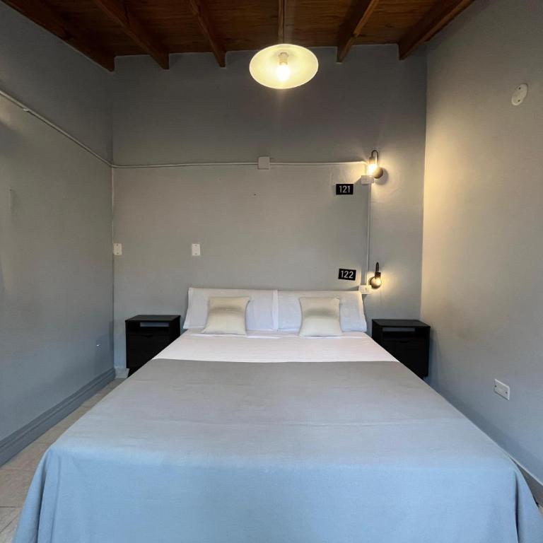Habitación y living-comedor para hasta 3 pax con patio privado en desnivel - Habitación Doble - 1 o 2 camas - 2