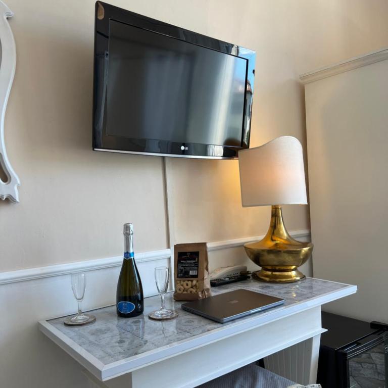Souvenir Maya - Double Room with Private Bathroom - 12