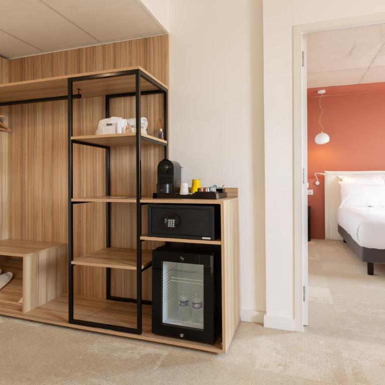 Golden Tulip Hotel & Rooftop Martigues Provence - Suite mit 1 Queensize-Bett und 1 Schlafsofa - 1