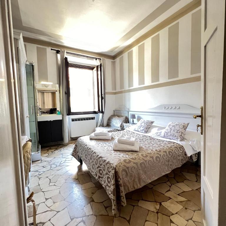 Souvenir Maya - Superior Double Room with Shared Bathroom - 12