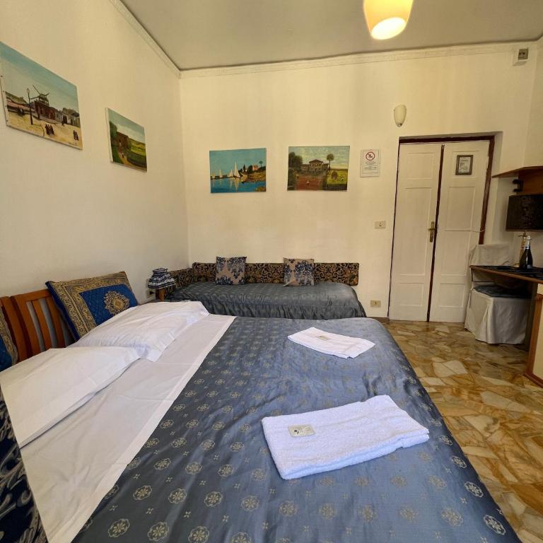 Souvenir Maya - Superior Double Room with Shared Bathroom - 9