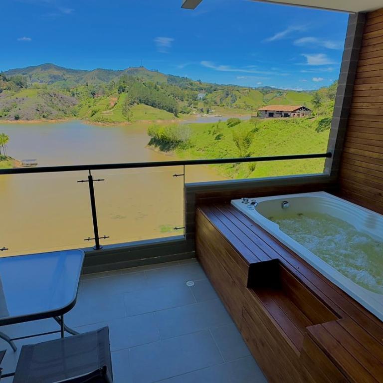Rooca Habitat Guatape - Habitación Doble Deluxe con bañera - 4