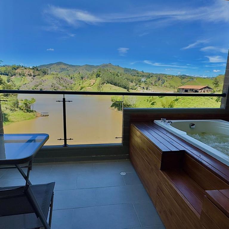 Rooca Habitat Guatape - Habitación Doble Deluxe con bañera - 7
