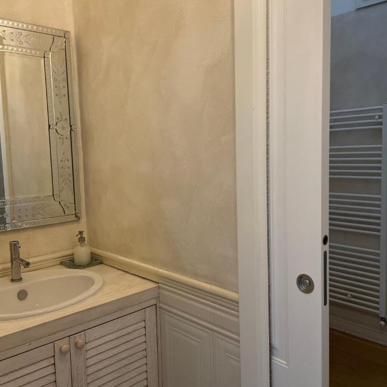 Abitare al 42 - Camera Matrimoniale con Bagno Privato Esterno - 2