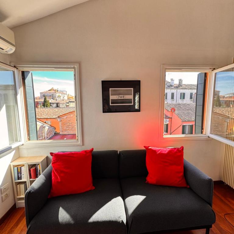 Vivere Venezia - cozy accommodations in the heart of Venice - Penthouse Apartment - 13
