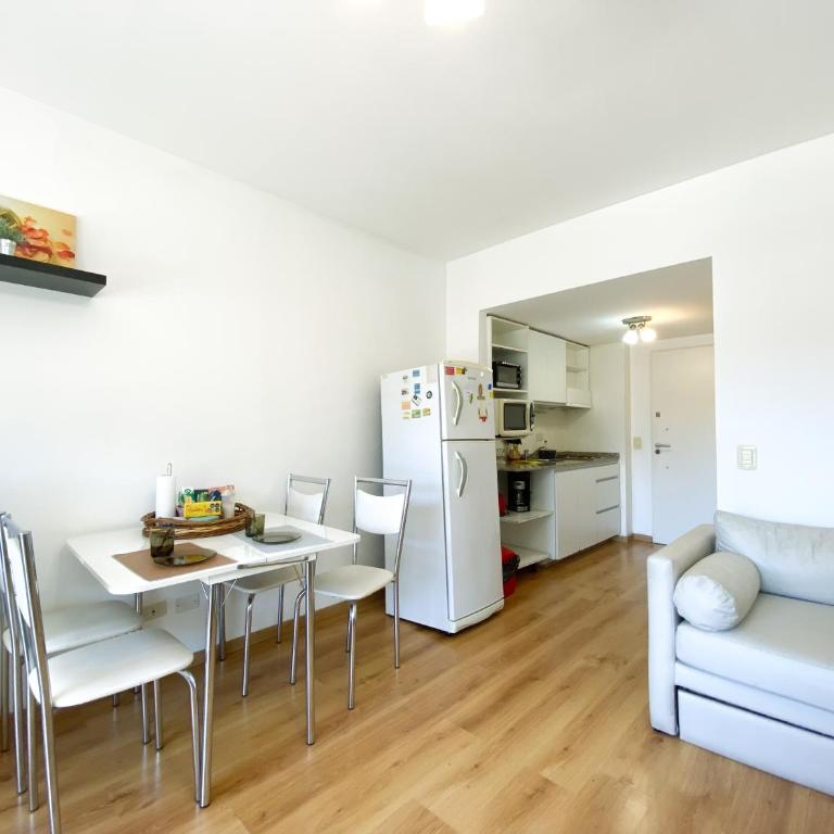 En el Centro, con Balcon y Laundry, cerca del Subte - Apartamento de 1 dormitorio - 3