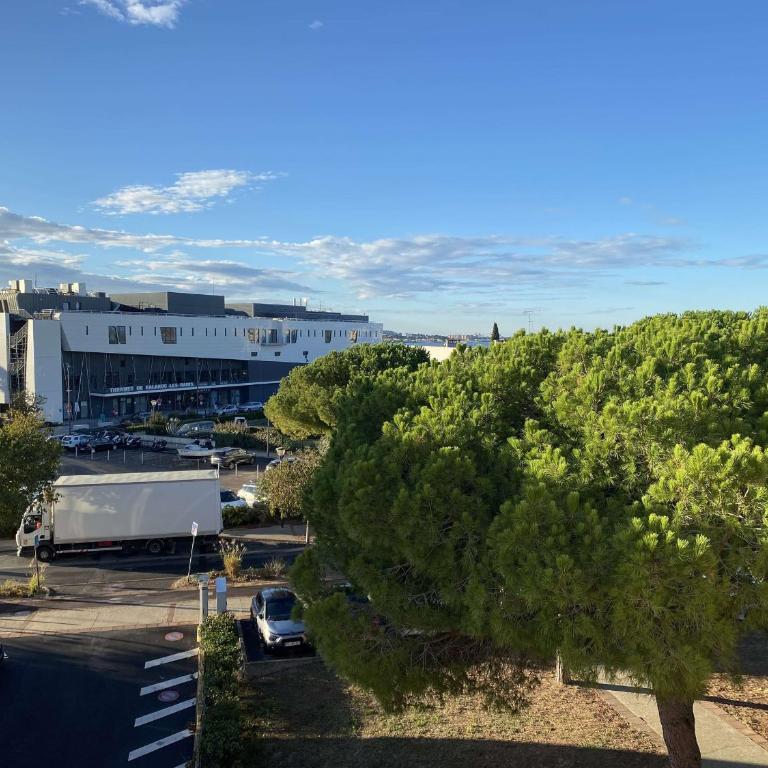 Confort T3 avec Garage et Climatisation à Balaruc-les-Bains - FR-1-553-288 - Appartement - 12