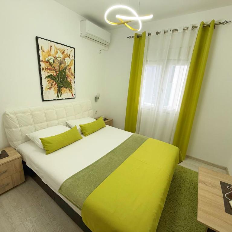 Apartmani Avanti Becici - Apartment with Balcony - 13