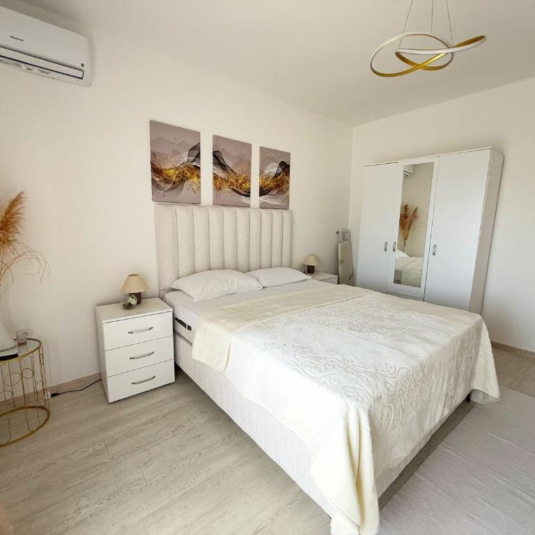 Apartmani Avanti Becici - Apartment with Balcony - 10
