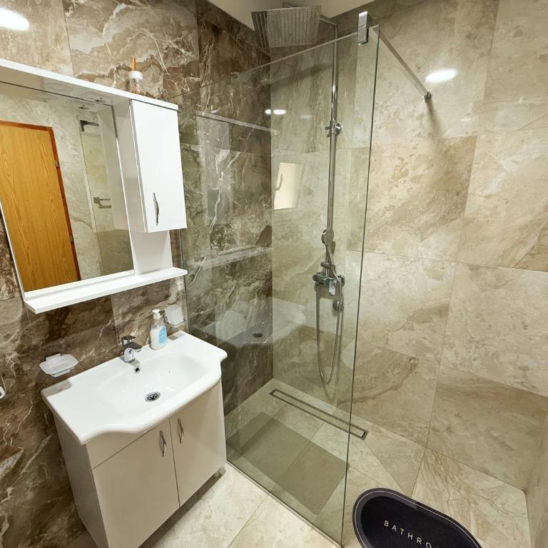 Apartmani Avanti Becici - Apartment with Balcony - 15