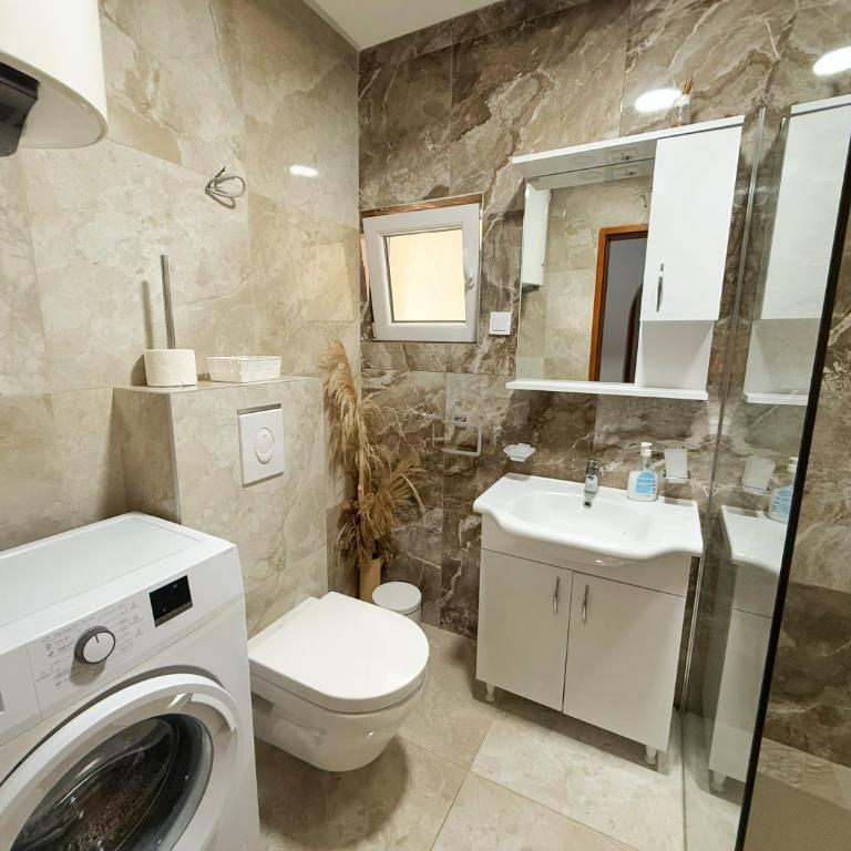 Apartmani Avanti Becici - Apartment with Balcony - 14
