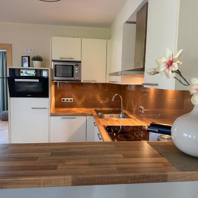 "SONNTAGSGLÜCK" - Premium Apartments Seekirchen, ruhiges Feriendomizil im Grünen, gemeinsamer Poolarea - Haus mit 5 Schlafzimmern - 35
