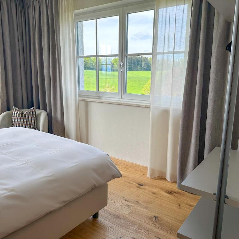"SONNTAGSGLÜCK" - Premium Apartments Seekirchen, ruhiges Feriendomizil im Grünen, gemeinsamer Poolarea - Haus mit 5 Schlafzimmern - 50