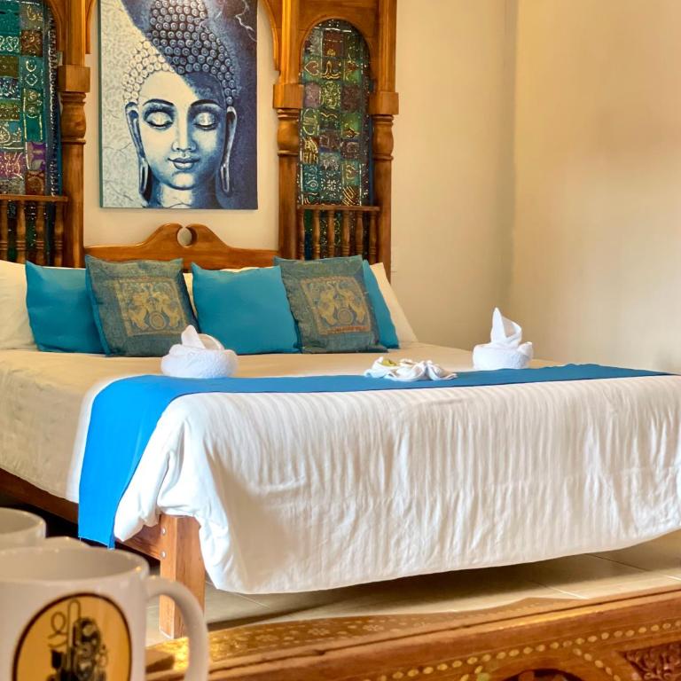Ganesha Hotel - Deluxe King Room - 8