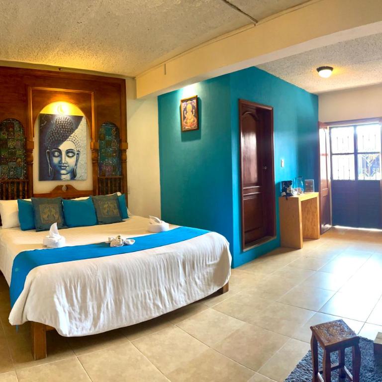 Ganesha Hotel - Deluxe King Room - 1