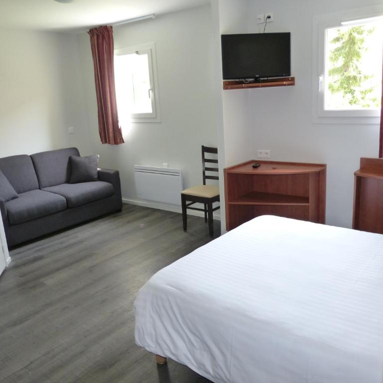 Brit Hotel Reims La Pompelle - Chambre Triple Supérieure - 10