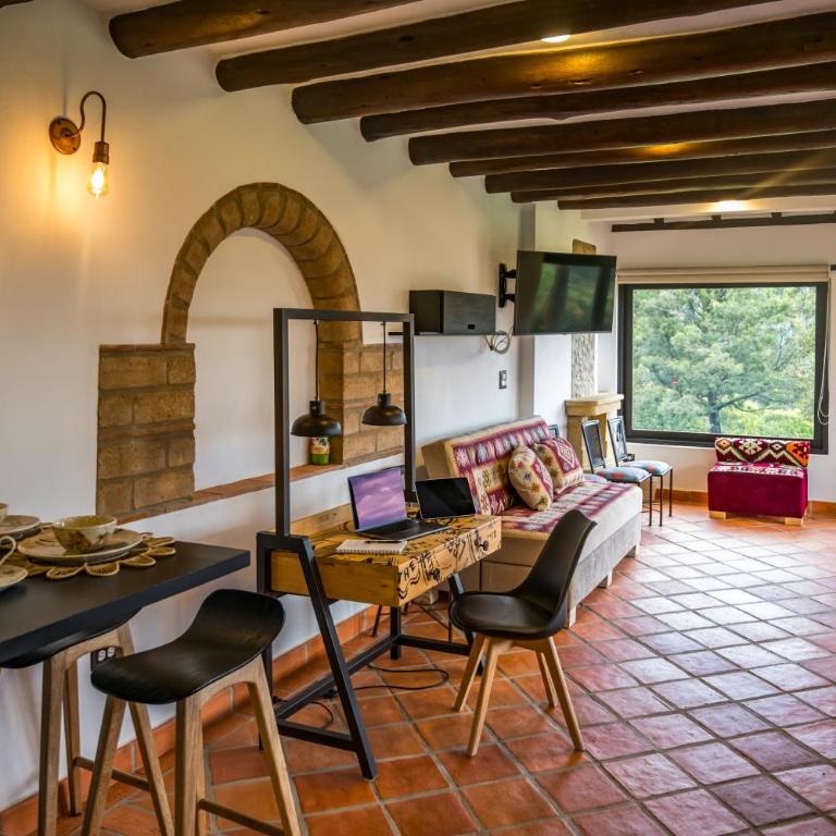 Casa Edmond - Deluxe King Suite - 11