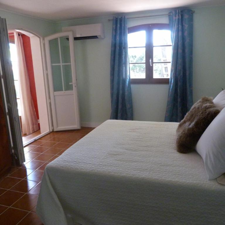 Chez nous Cassis - Chambre Triple avec Salle de Bains Privative - 2