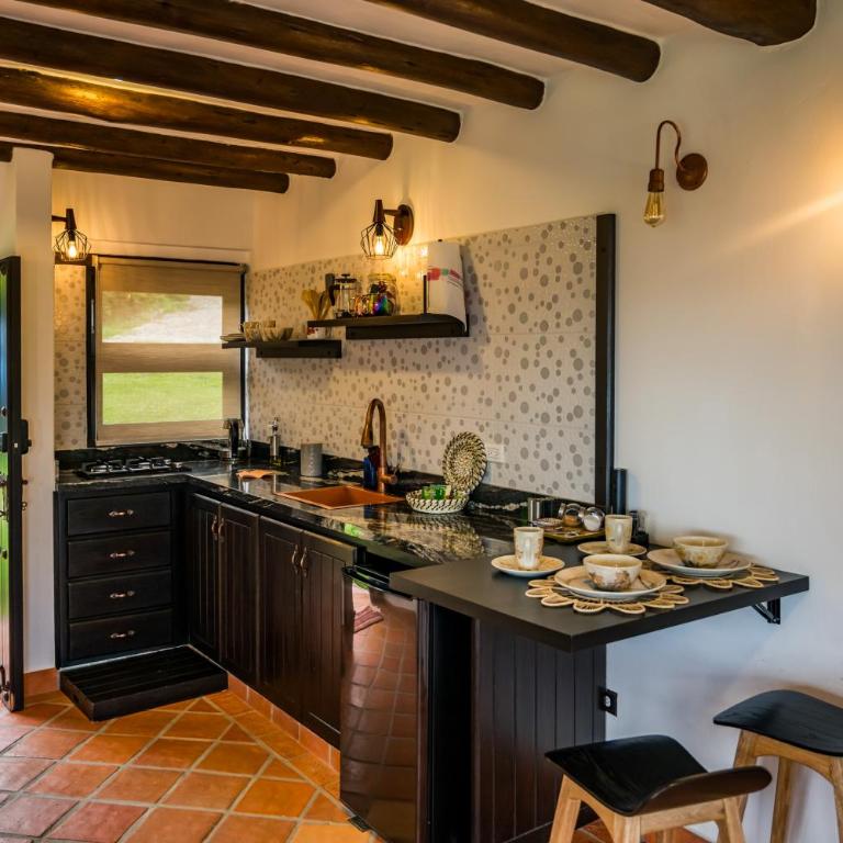 Casa Edmond - Deluxe King Suite - 13