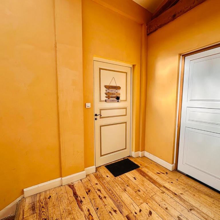 Le Charmant Boisé - T2 Centre Ville 7 min Cité Médiévale - Appartement 1 Chambre - 13