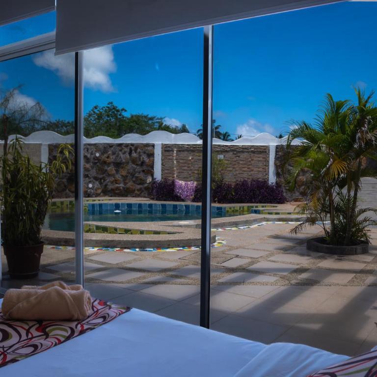 SeaSide Hotel - Habitación Triple con vistas a la piscina - 5