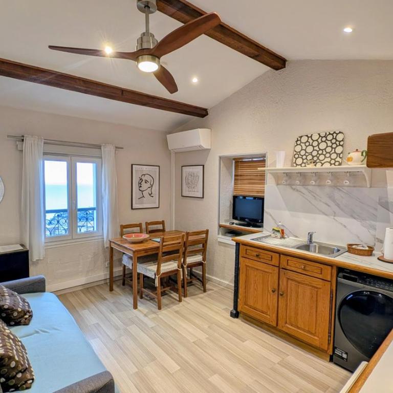 Le Mas d'Angeline-Vue mer panoramique, jardin partagé, parking, voiture indispensable, route étroite et pentue, à 10 min de Monaco - One-Bedroom Apartment with bathtub - with sea view - 6