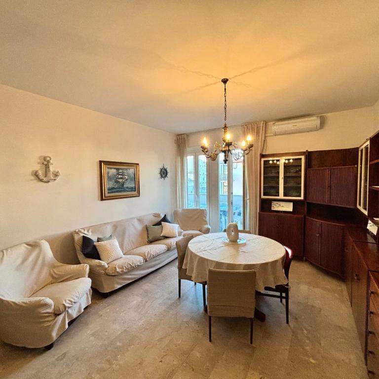 Appartamento Aria di Mare su Viale Ceccarini - Two-Bedroom Apartment with Terrace and Sea View - 2