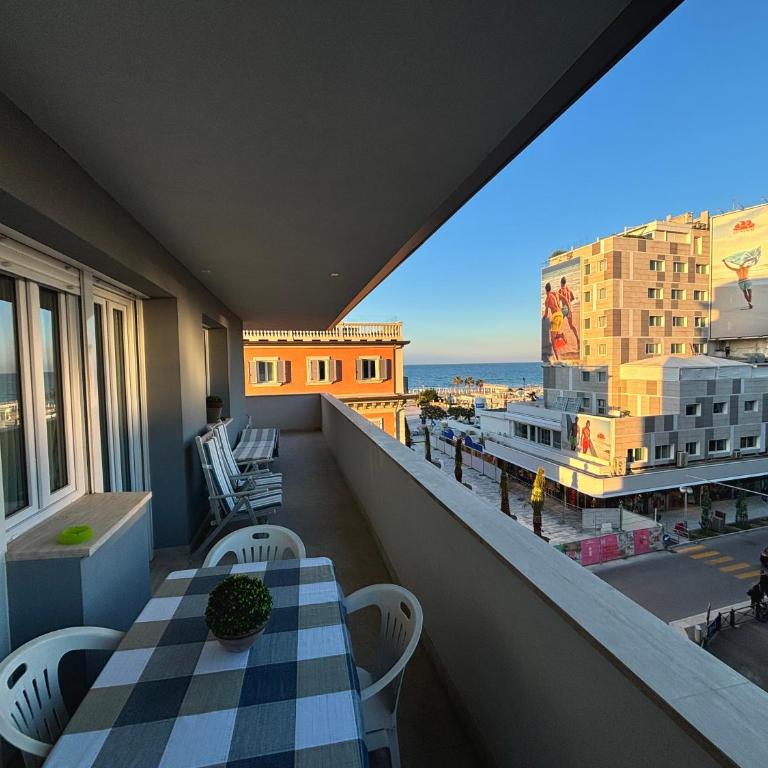 Appartamento Aria di Mare su Viale Ceccarini - Two-Bedroom Apartment with Terrace and Sea View - 16