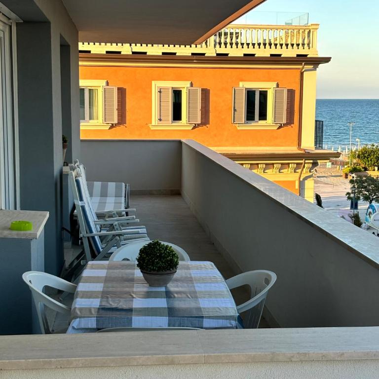 Appartamento Aria di Mare su Viale Ceccarini - Two-Bedroom Apartment with Terrace and Sea View - 21