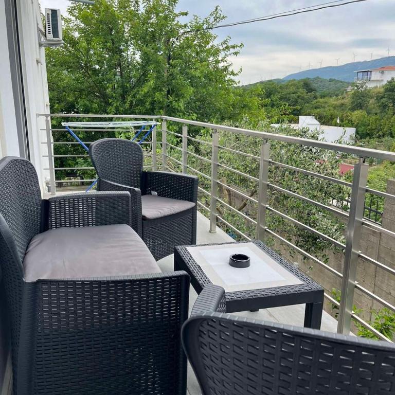 Demiri Rr - One-Bedroom Apartment with Terrace - 5